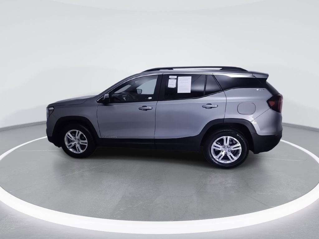 Used 2023 GMC Terrain SLE w/ Driver Convenience Package FWD image 7