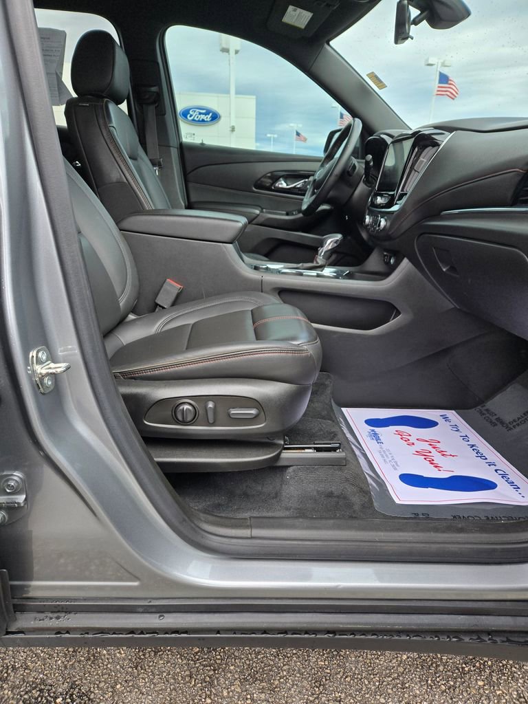 Used 2023 Chevrolet Traverse RS image 14