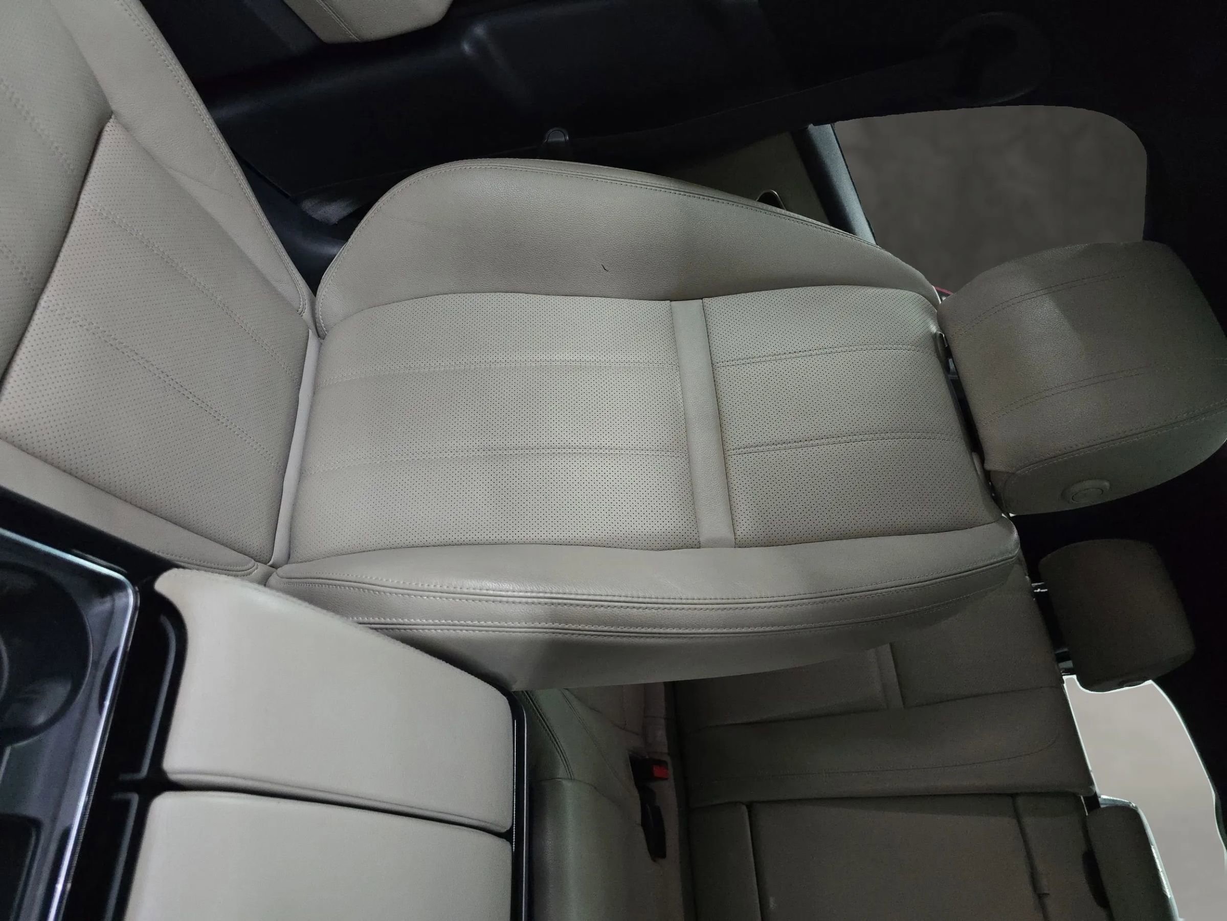 Used 2018 Land Rover Range Rover Velar R-Dynamic SE image 35