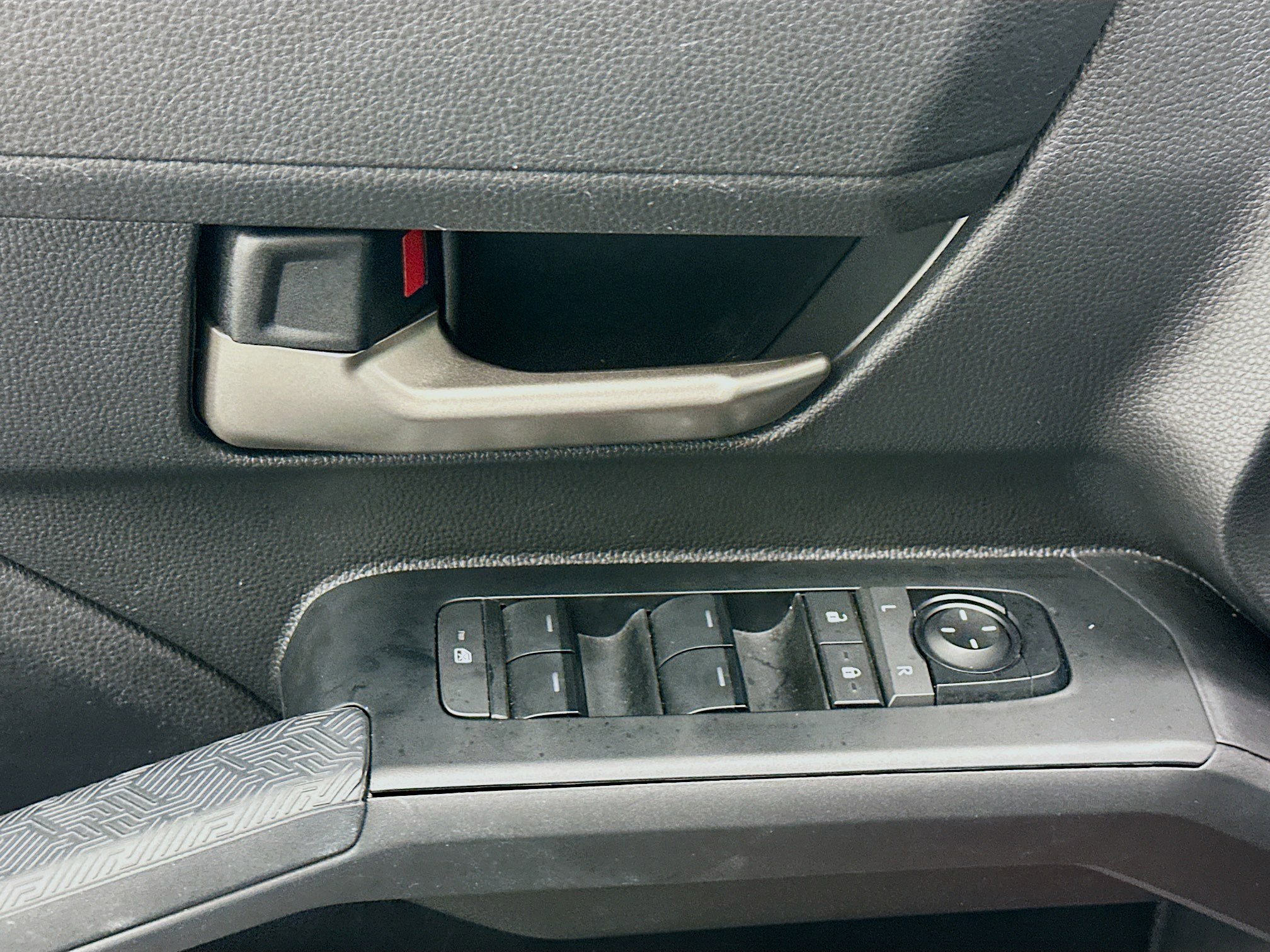 Used 2025 Toyota Tacoma TRD Off-Road image 15