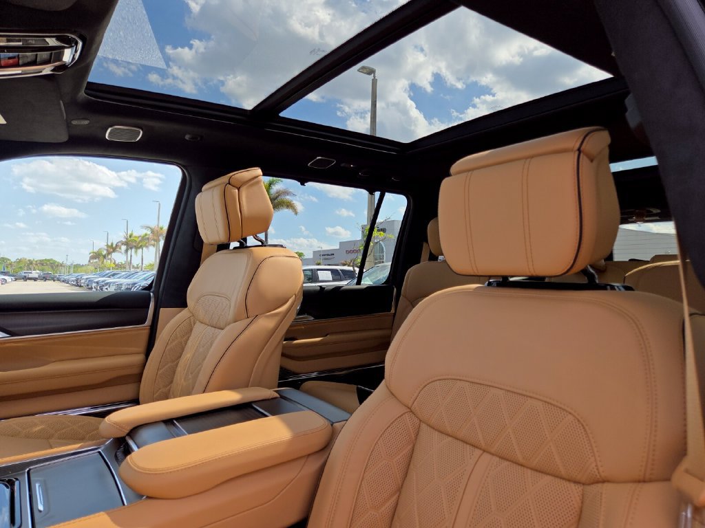 New 2026 Jeep Grand Wagoneer Summit AWD/4WD image 14