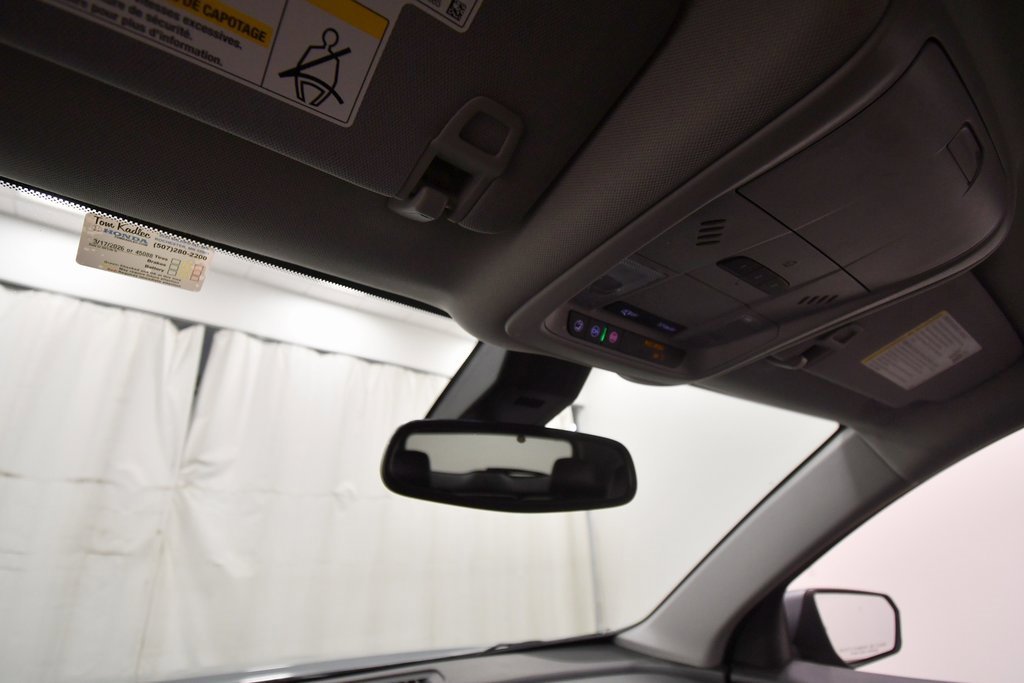 Used 2024 GMC Terrain SLT image 27