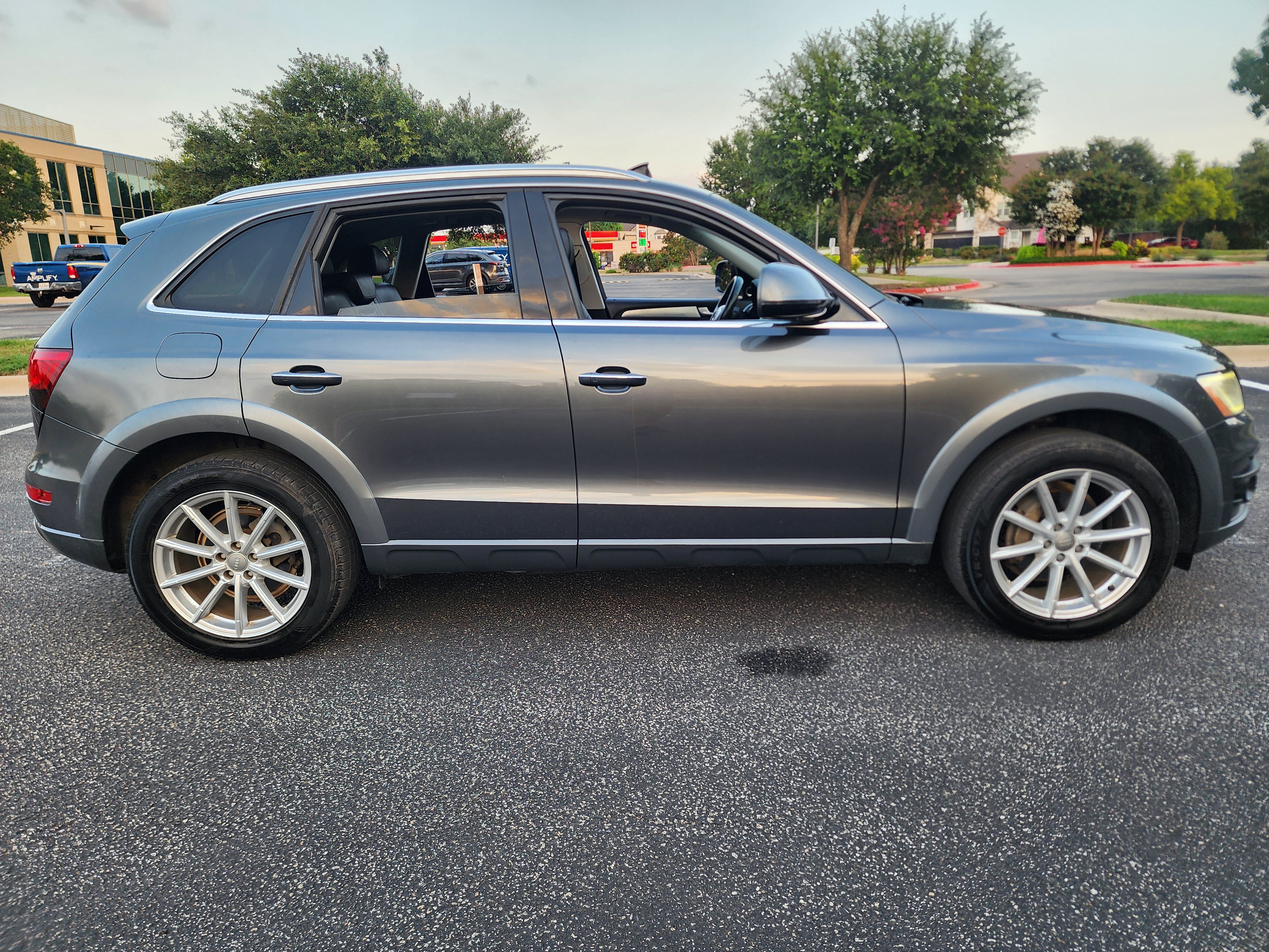 Used 2017 Audi Q5 2.0T Premium Plus w/ Technology Package AWD/4WD image 8