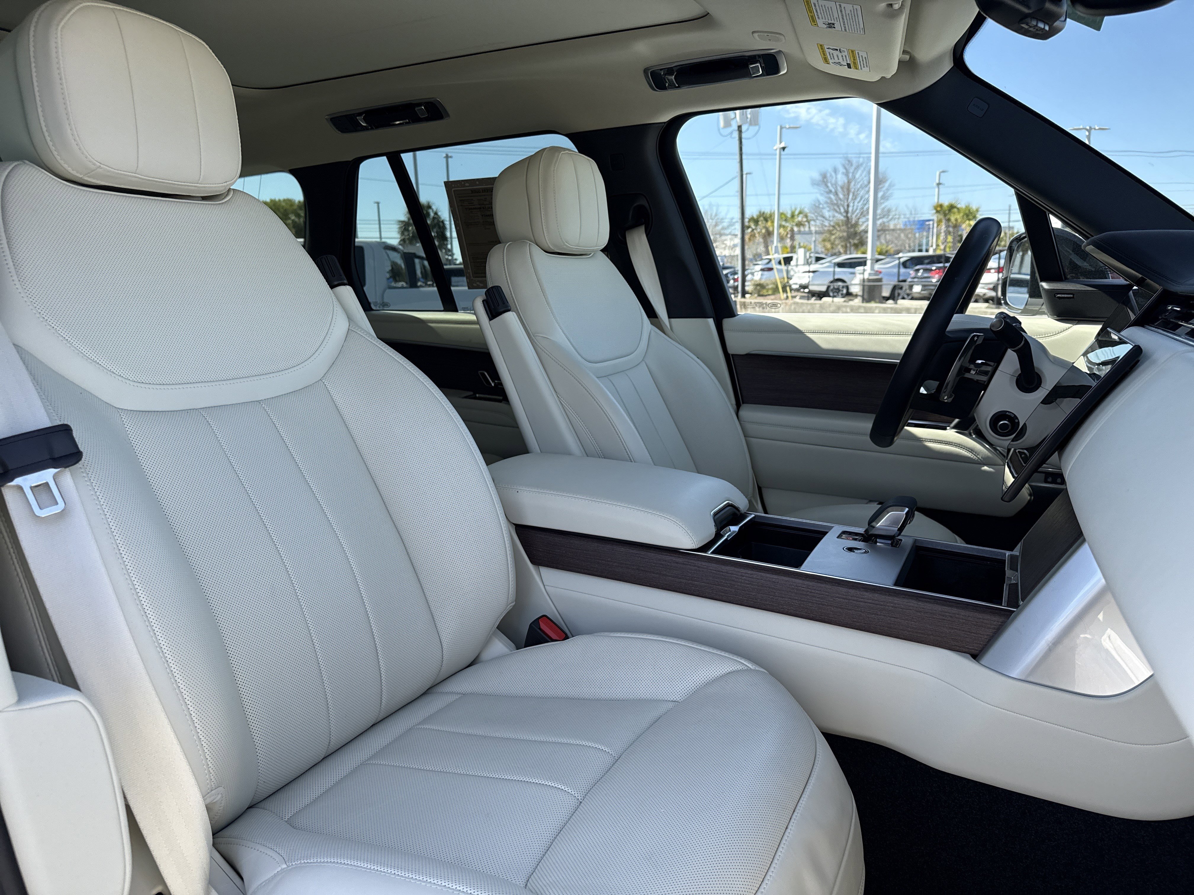 Used 2024 Land Rover Range Rover SE image 18