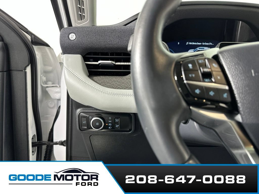 Used 2025 Ford Explorer Platinum w/ Ultimate Package AWD/4WD image 13