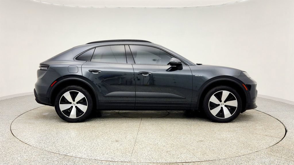 Used 2025 Porsche Macan 4 Electric AWD/4WD image 4