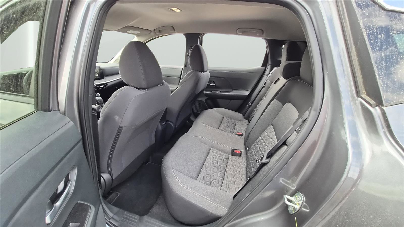 Used 2025 Nissan Kicks SV w/ Charging Package image 17