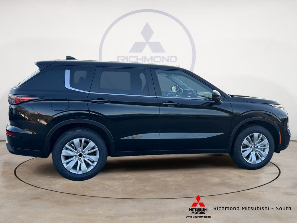 New 2026 Mitsubishi Outlander ES image 2