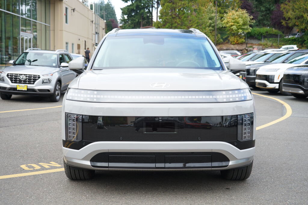 New 2026 Hyundai Ioniq 9 Calligraphy image 2