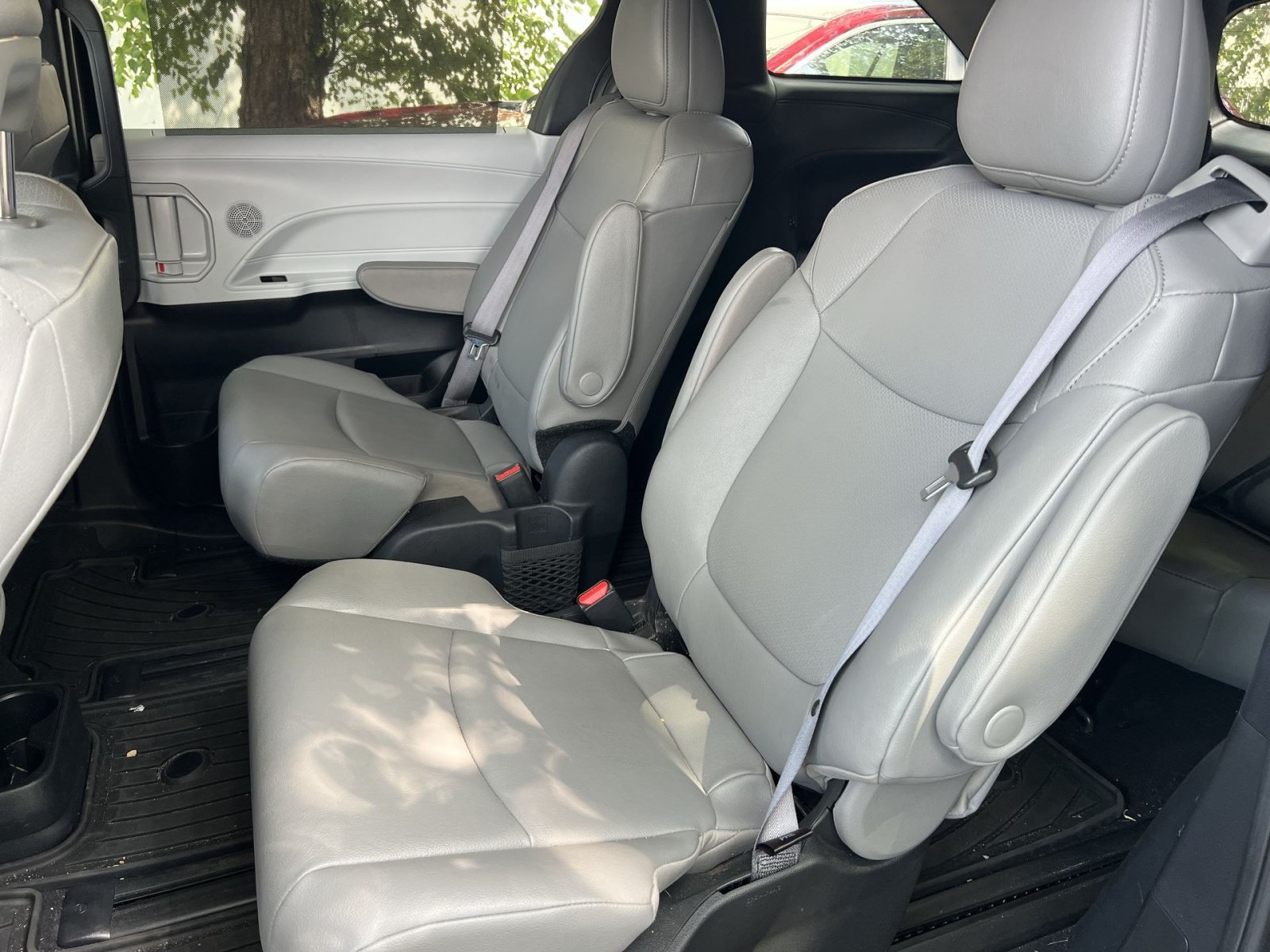 Used 2025 Toyota Sienna XLE AWD/4WD image 23