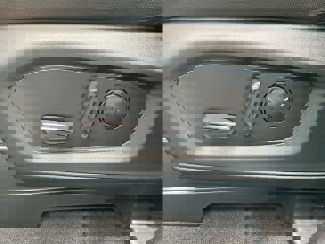 Used 2022 Ford Explorer XLT image 26