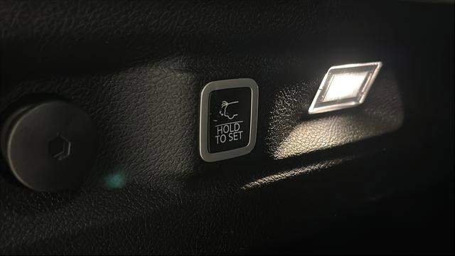 Used 2024 Jeep Grand Cherokee L Limited w/ Black Appearance Package image 37