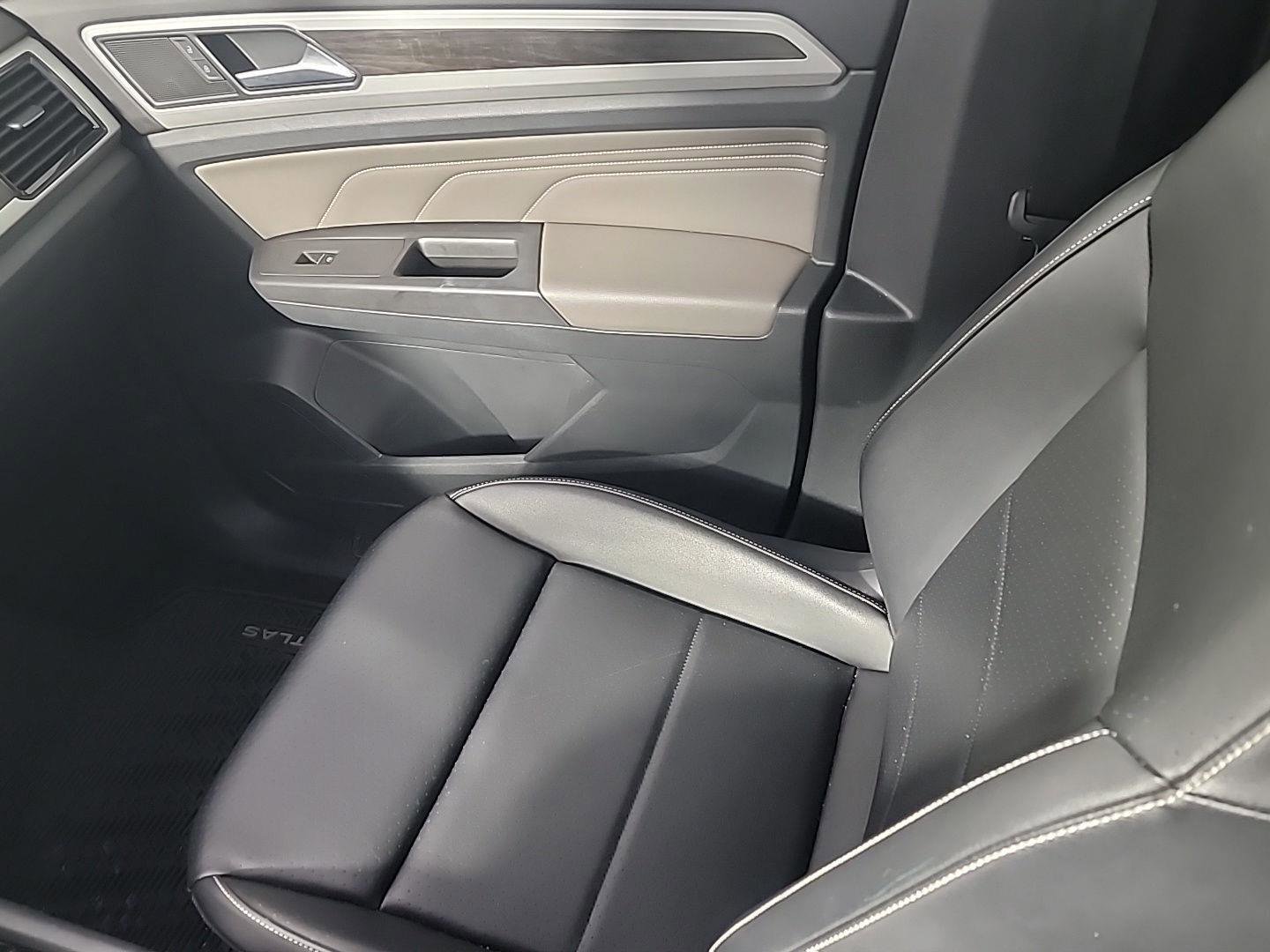 Used 2022 Volkswagen Atlas SE w/ Panoramic Sunroof Package image 22