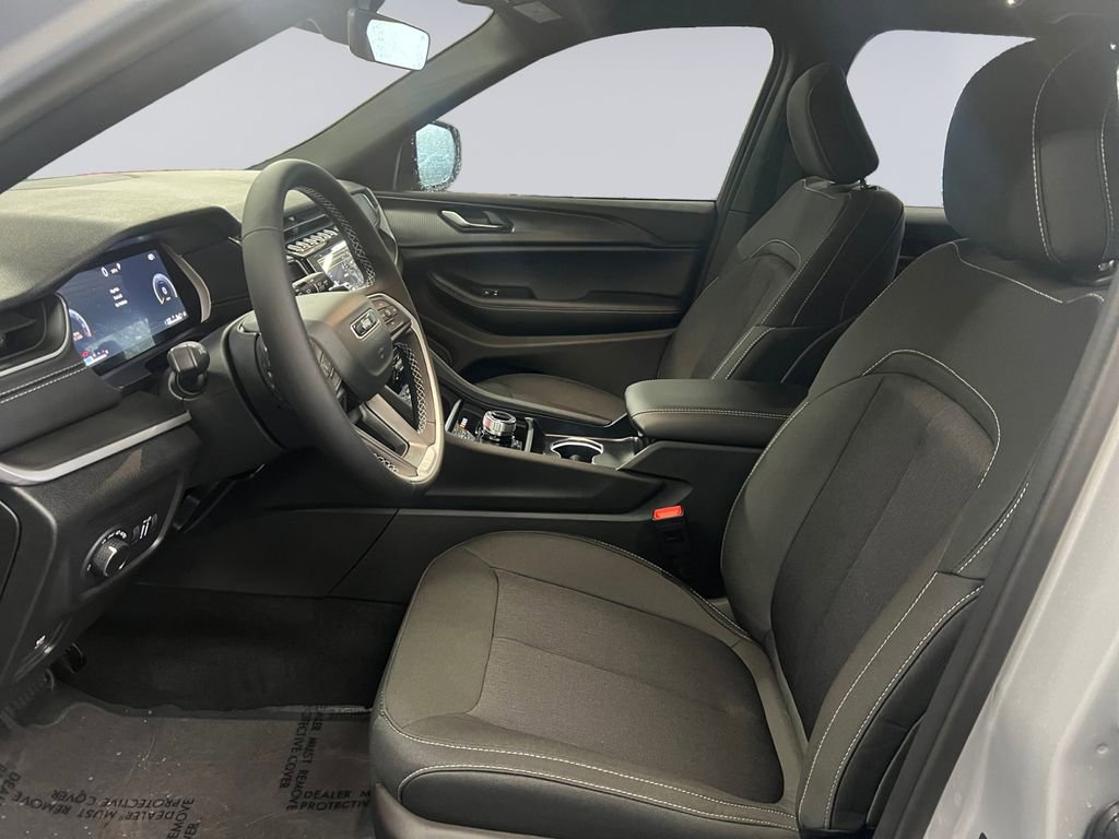 New 2025 Jeep Grand Cherokee Laredo w/ Trailer Tow Package image 12