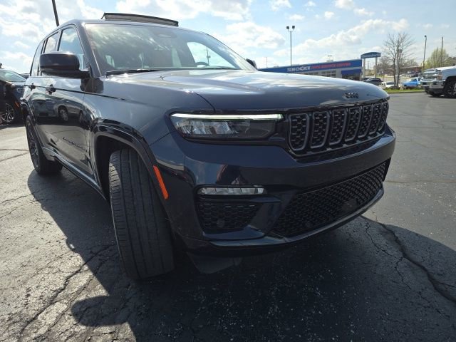 Used 2024 Jeep Grand Cherokee Summit image 10