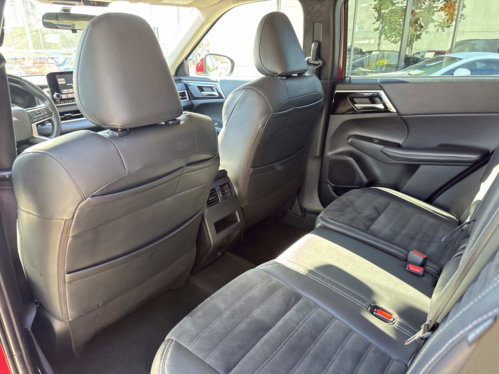 Used 2023 Mitsubishi Outlander SE image 10