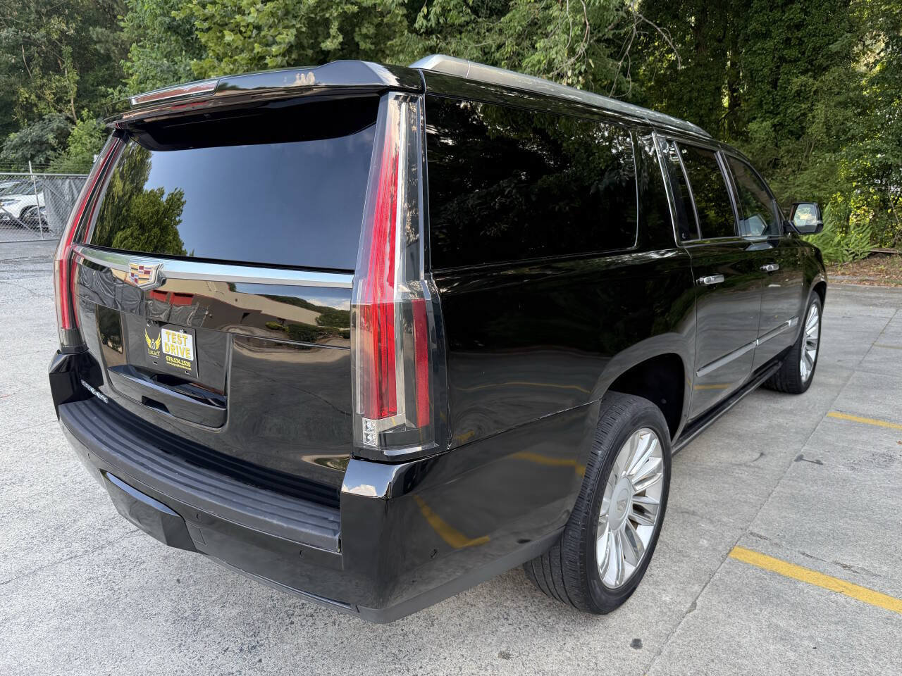 Used 2017 Cadillac Escalade ESV Platinum AWD/4WD image 10