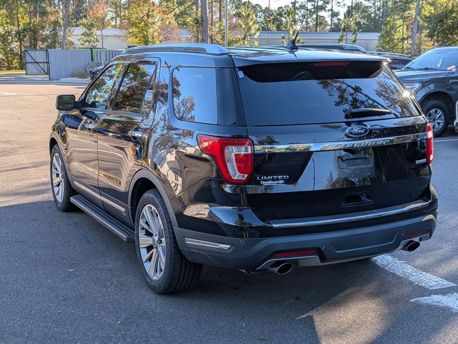 Used 2018 Ford Explorer Limited w/ Ford Safe & Smart Package image 5