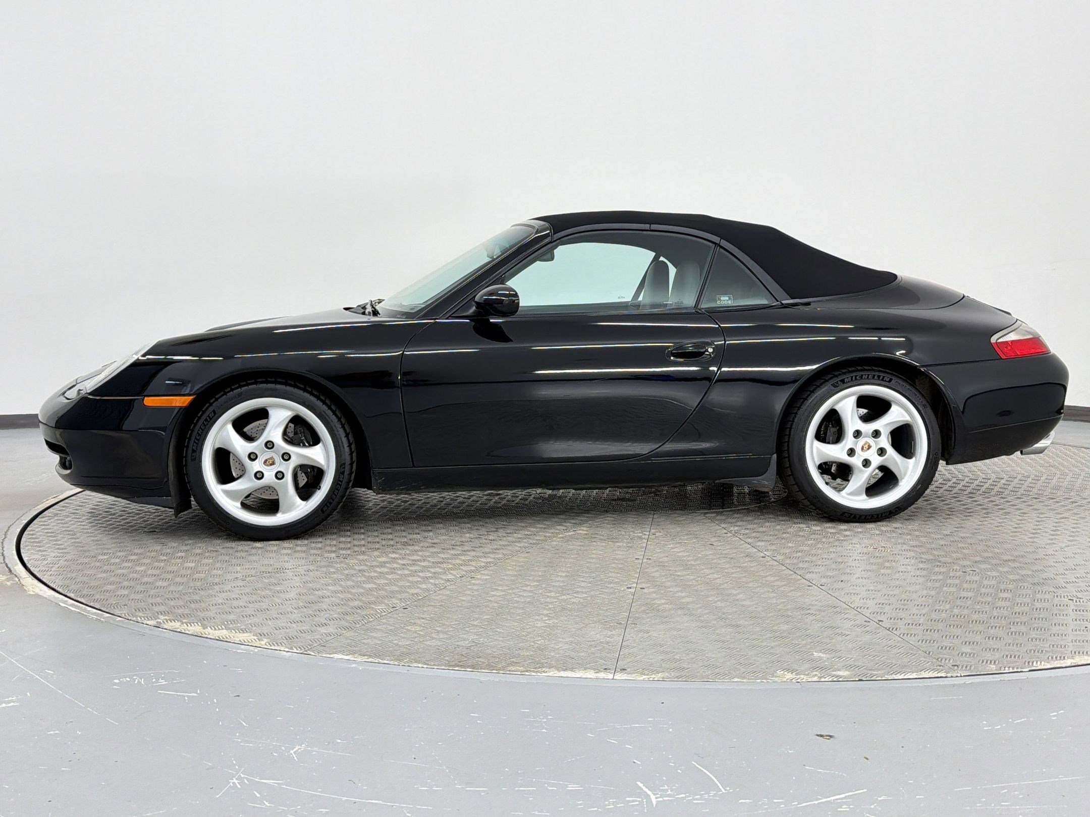 Used 2001 Porsche 911 Cabriolet image 2