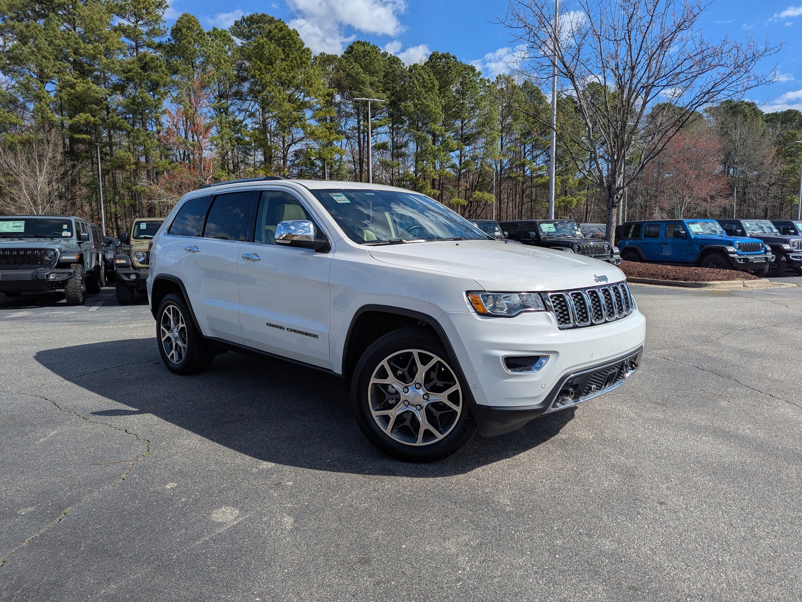 Used 2020 Jeep Grand Cherokee Limited w/ Luxury Group II image 3