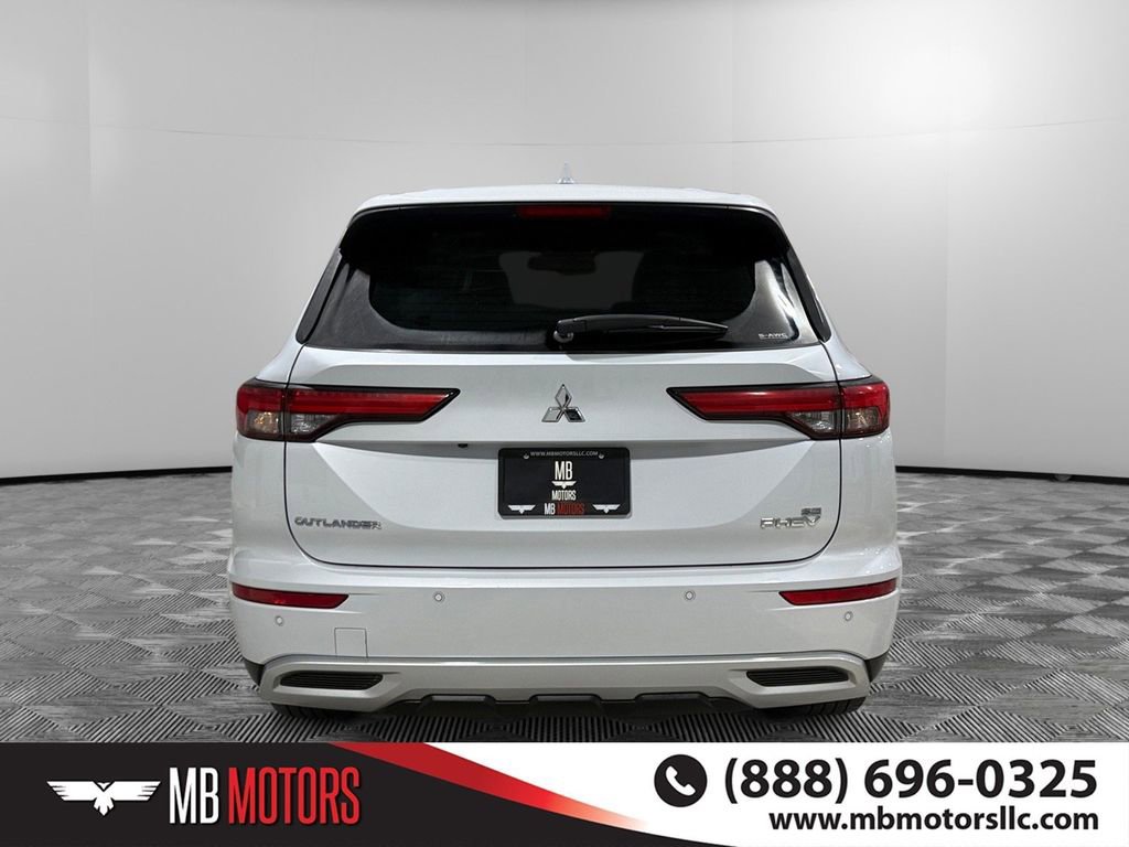 Used 2023 Mitsubishi Outlander SE image 4