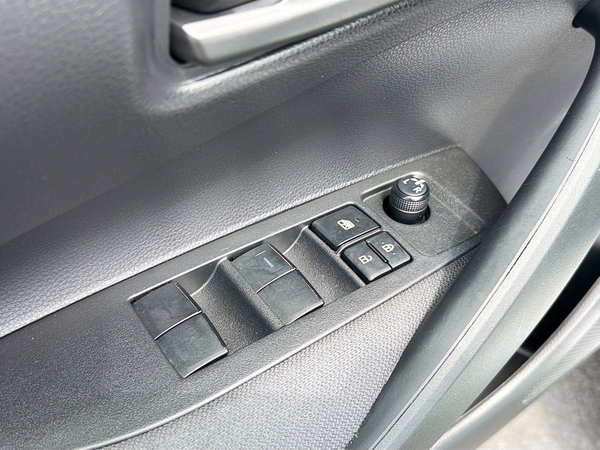 Used 2022 Toyota Corolla LE FWD image 7
