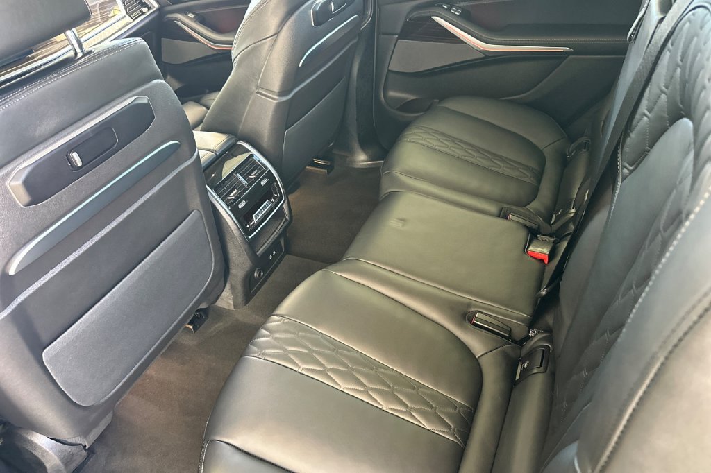 Used 2026 BMW X7 xDrive40i AWD/4WD image 13