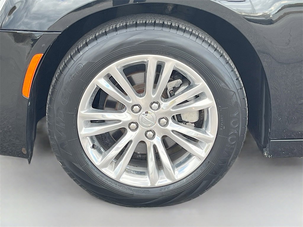 Used 2021 Chrysler 300 Touring w/ Driver Convenience Group image 32