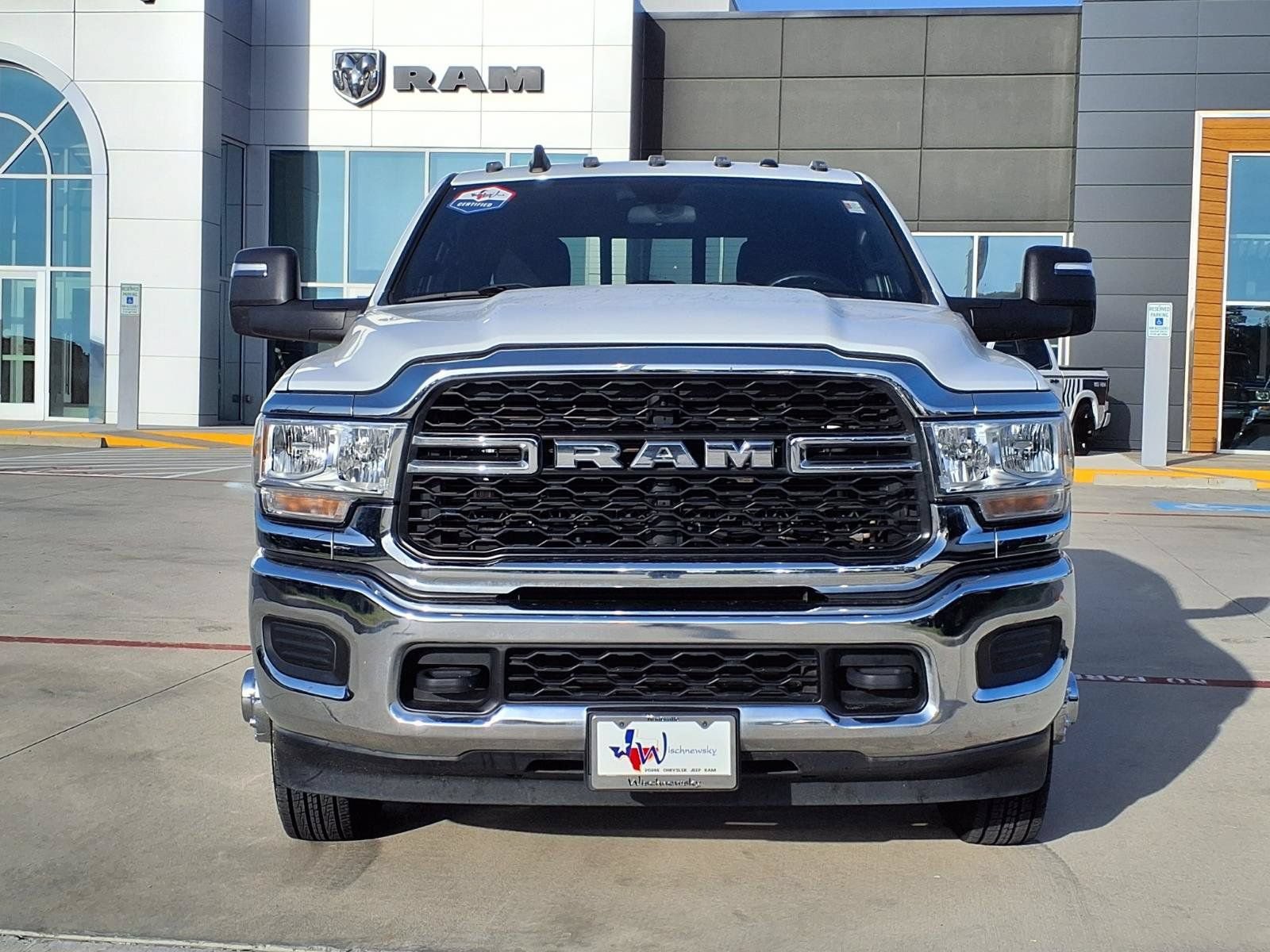 Used 2024 RAM 3500 Tradesman w/ Chrome Appearance Group AWD/4WD image 4