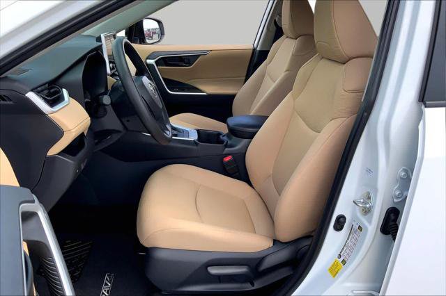 Certified 2025 Toyota RAV4 LE AWD/4WD image 8