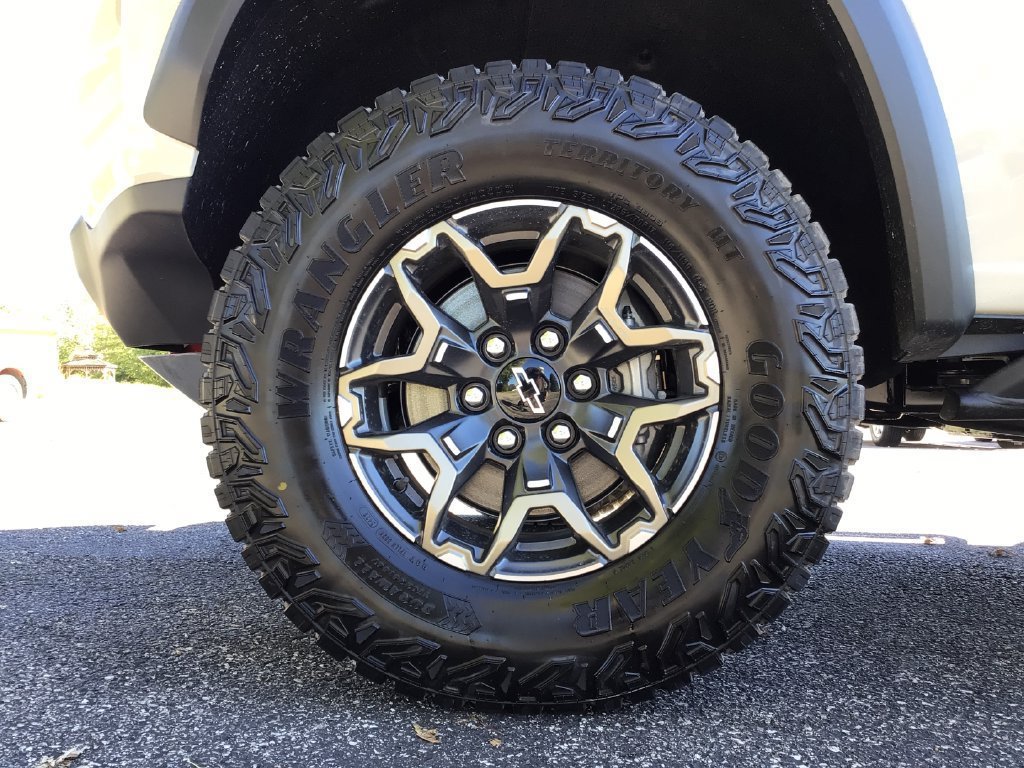 New 2026 Chevrolet Colorado ZR2 w/ Technology Package AWD/4WD image 21