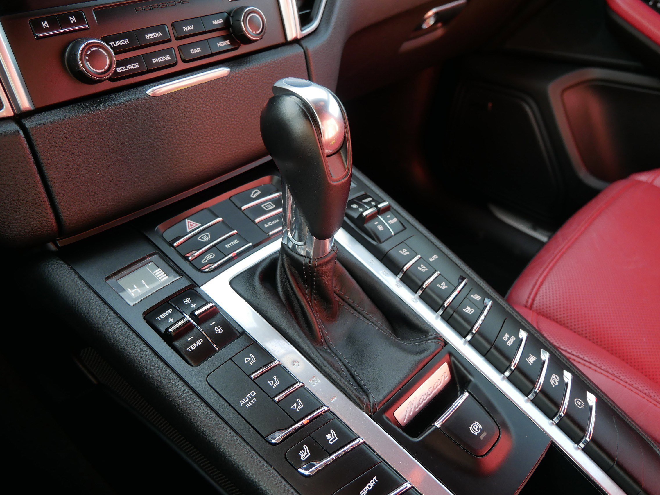 Used 2018 Porsche Macan GTS image 24