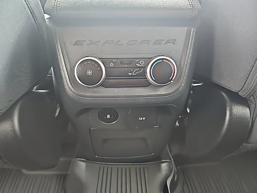 Used 2025 Ford Explorer Active AWD/4WD image 14