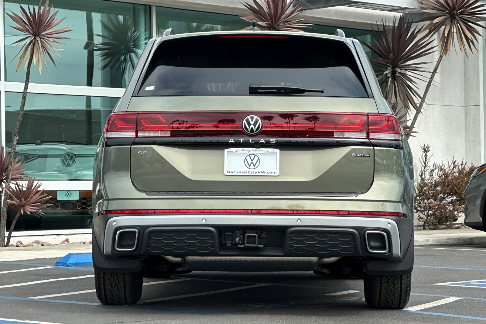 New 2025 Volkswagen Atlas Peak Edition SE image 6