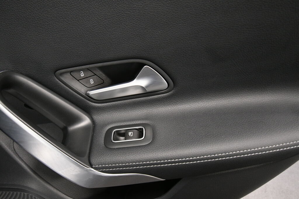 Used 2025 Mercedes-Benz CLA 250 4MATIC image 27