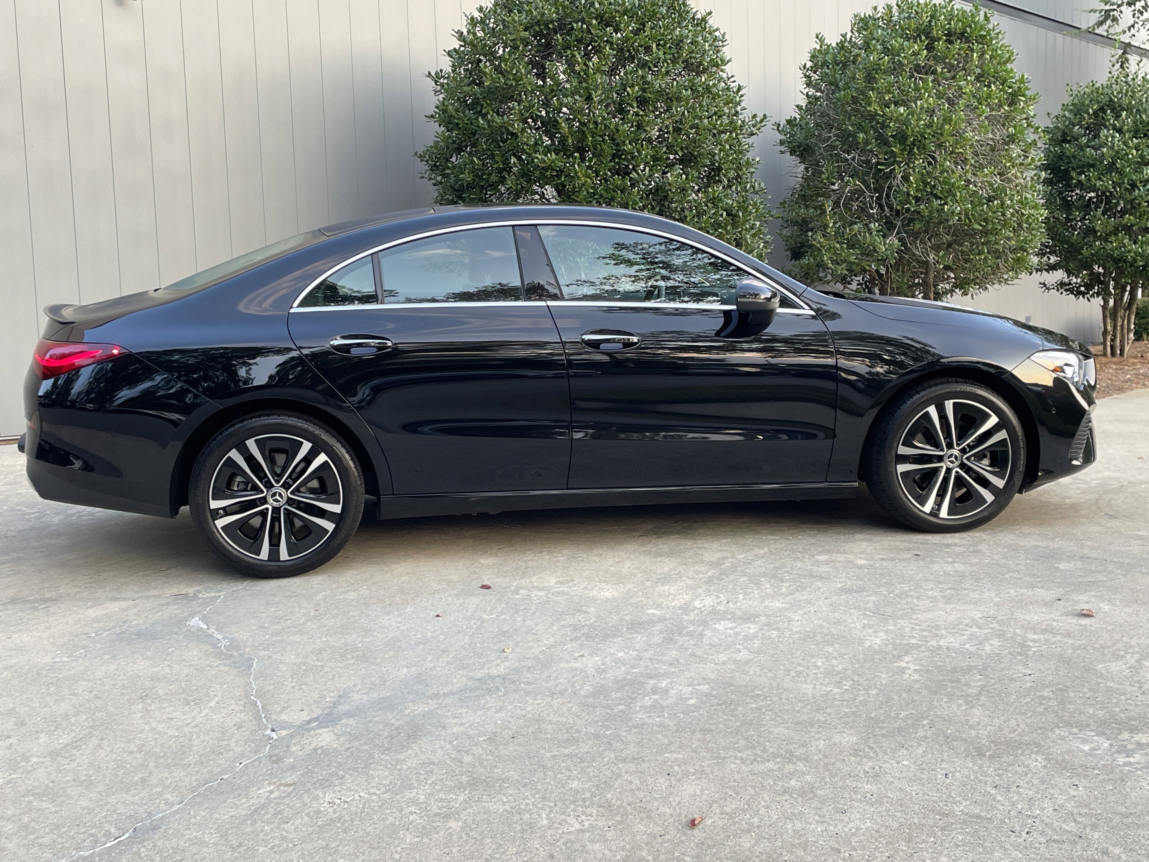 Used 2025 Mercedes-Benz CLA 250 4MATIC w/ Exclusive Package image 5