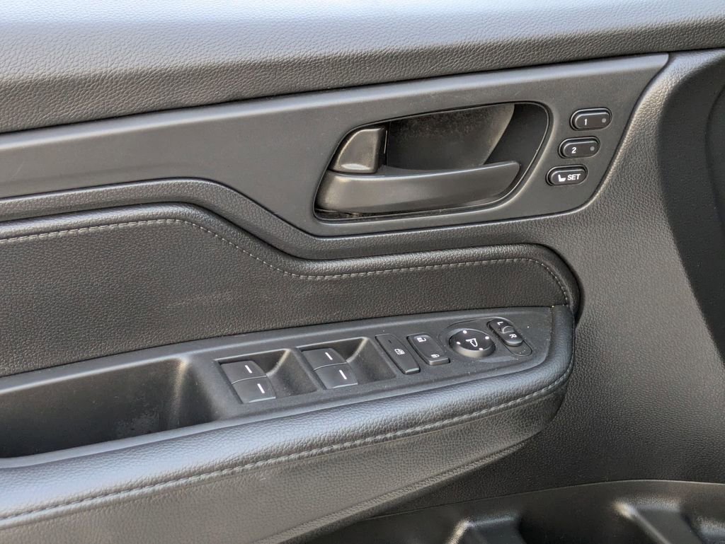 Used 2025 Honda Odyssey Sport-L image 13