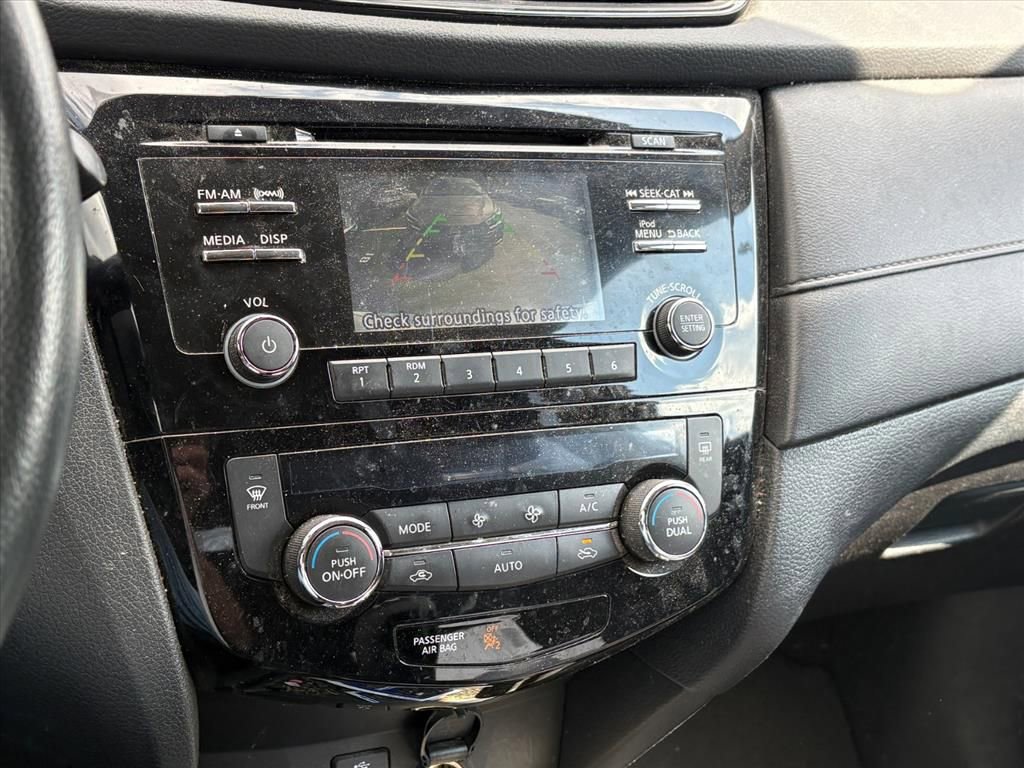 Used 2017 Nissan Rogue SV image 9