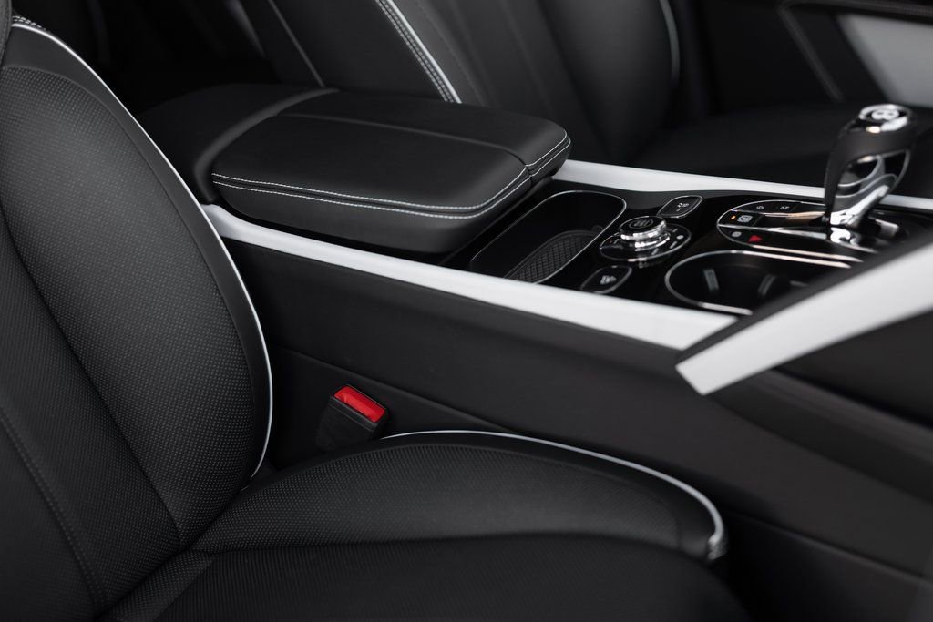 Used 2025 Bentley Bentayga AWD/4WD image 37