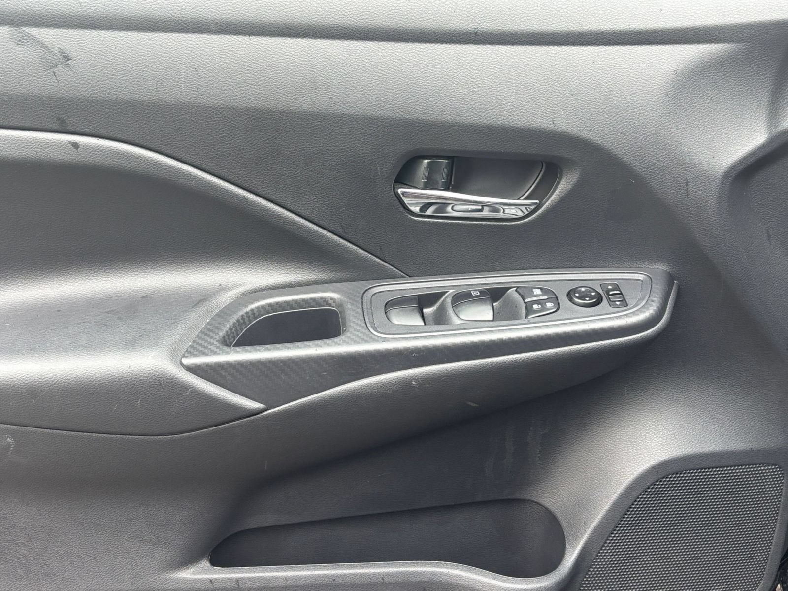 Used 2025 Nissan Versa SV FWD image 18