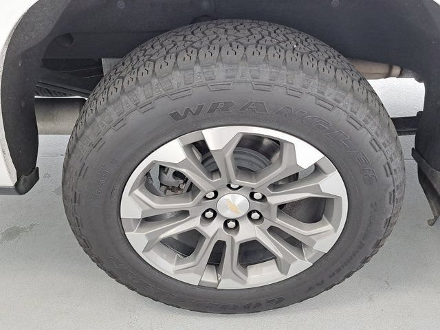 Used 2023 Chevrolet Silverado 1500 High Country w/ Z71 Off-Road Package AWD/4WD image 39