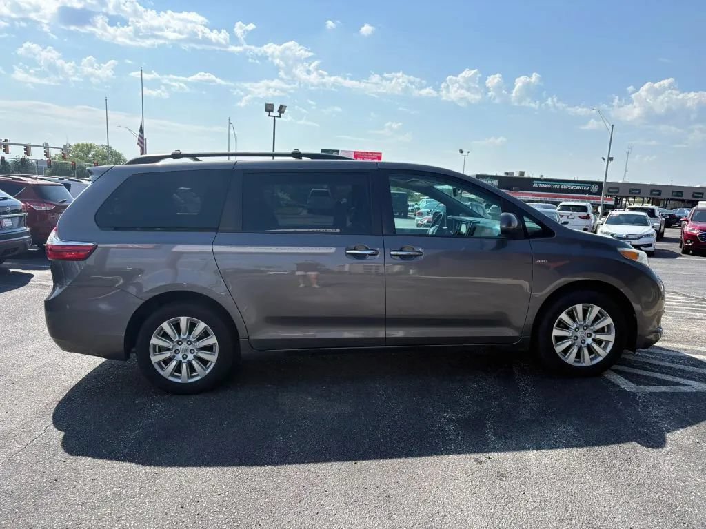Used 2017 Toyota Sienna XLE Premium AWD/4WD image 6
