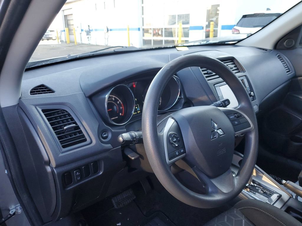 Used 2023 Mitsubishi Outlander Sport SE image 7