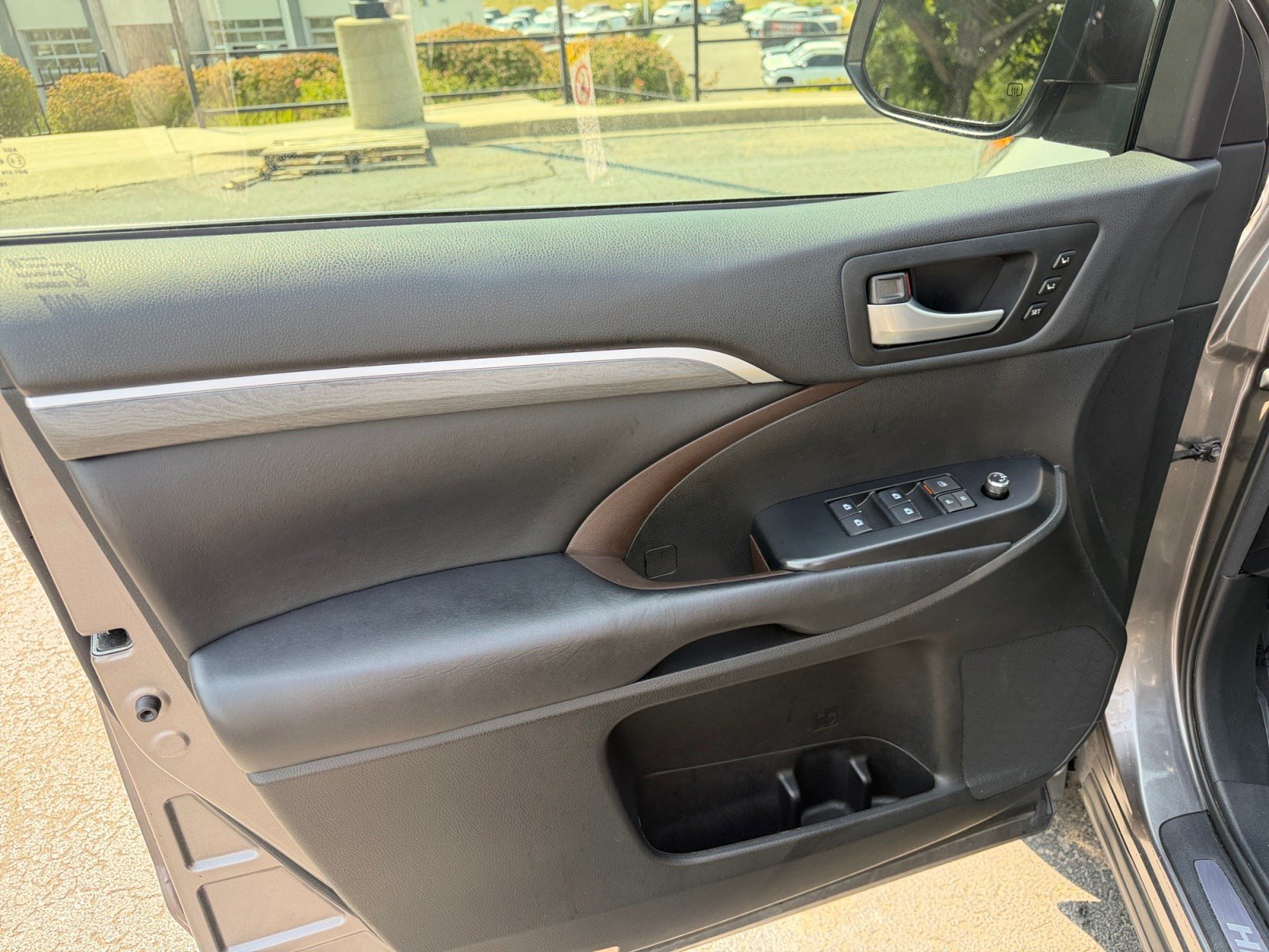Used 2018 Toyota Highlander Limited Platinum AWD/4WD image 13