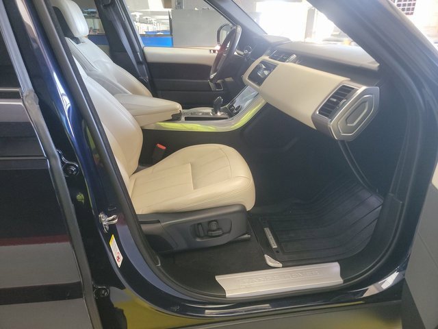 Used 2020 Land Rover Range Rover Sport HSE image 5
