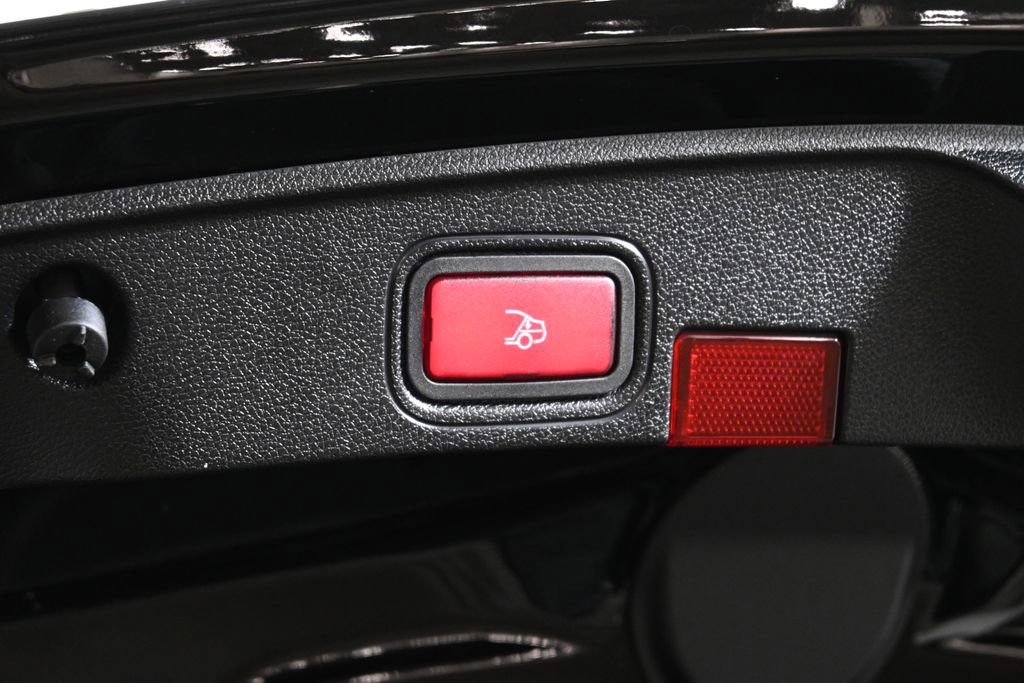 Used 2021 Mercedes-Benz C 43 AMG 4MATIC Cabriolet image 39