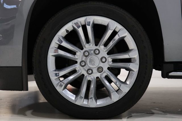 Used 2020 Cadillac Escalade Luxury w/ LPO, Radiant Package AWD/4WD image 11