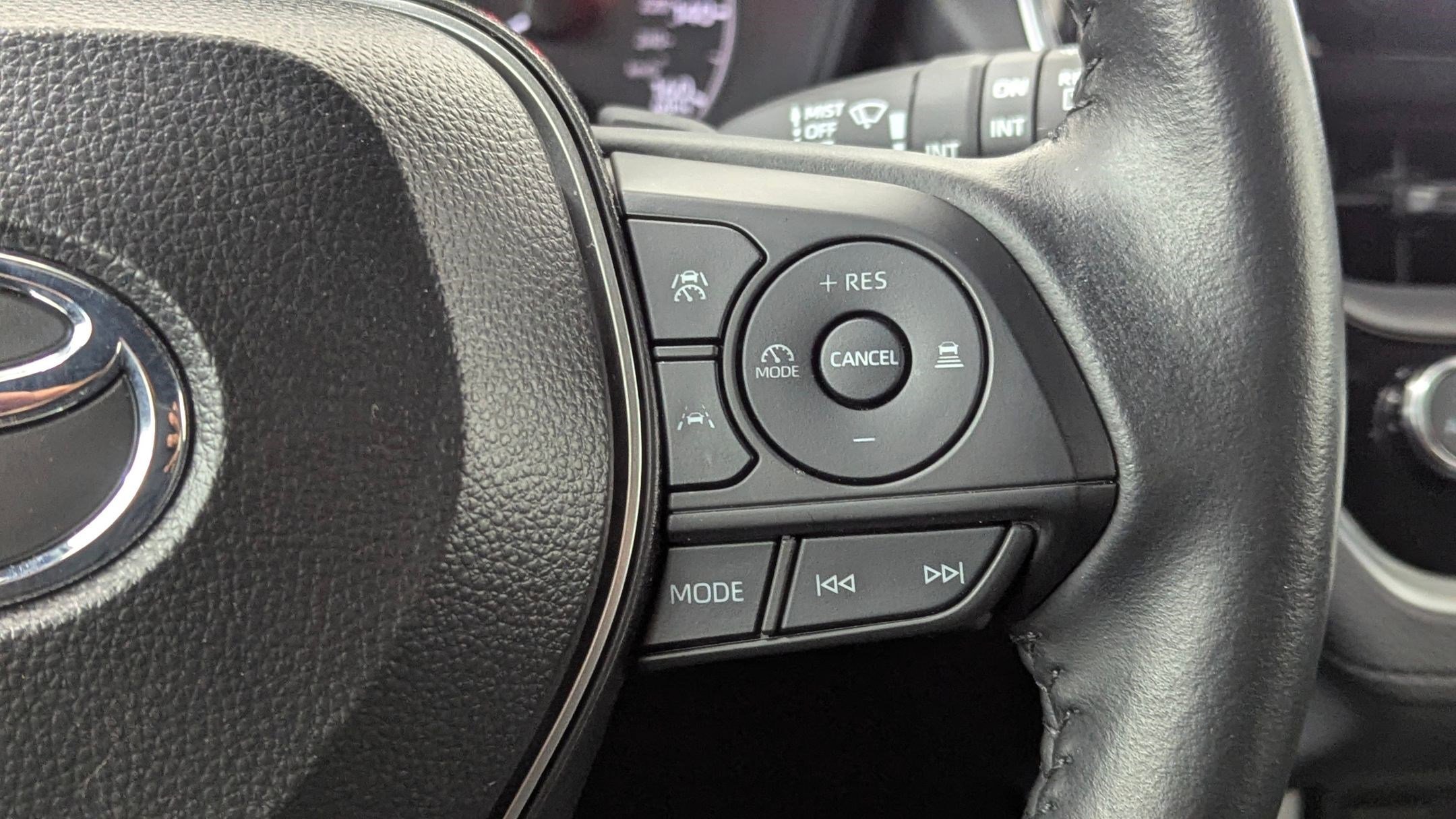 Used 2025 Toyota Corolla Cross AWD Hybrid image 25