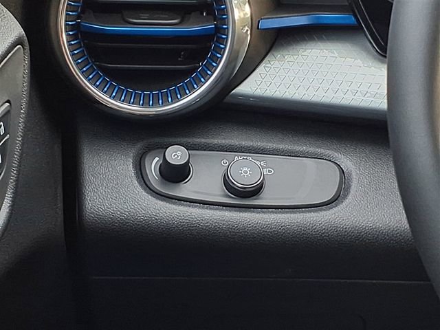 New 2026 Chevrolet Trax LT w/ Driver Confidence Package image 15