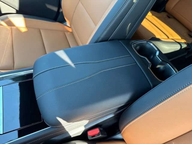 New 2027 Chevrolet Traverse Z71 w/ LPO, Floor Liner Package AWD/4WD image 32